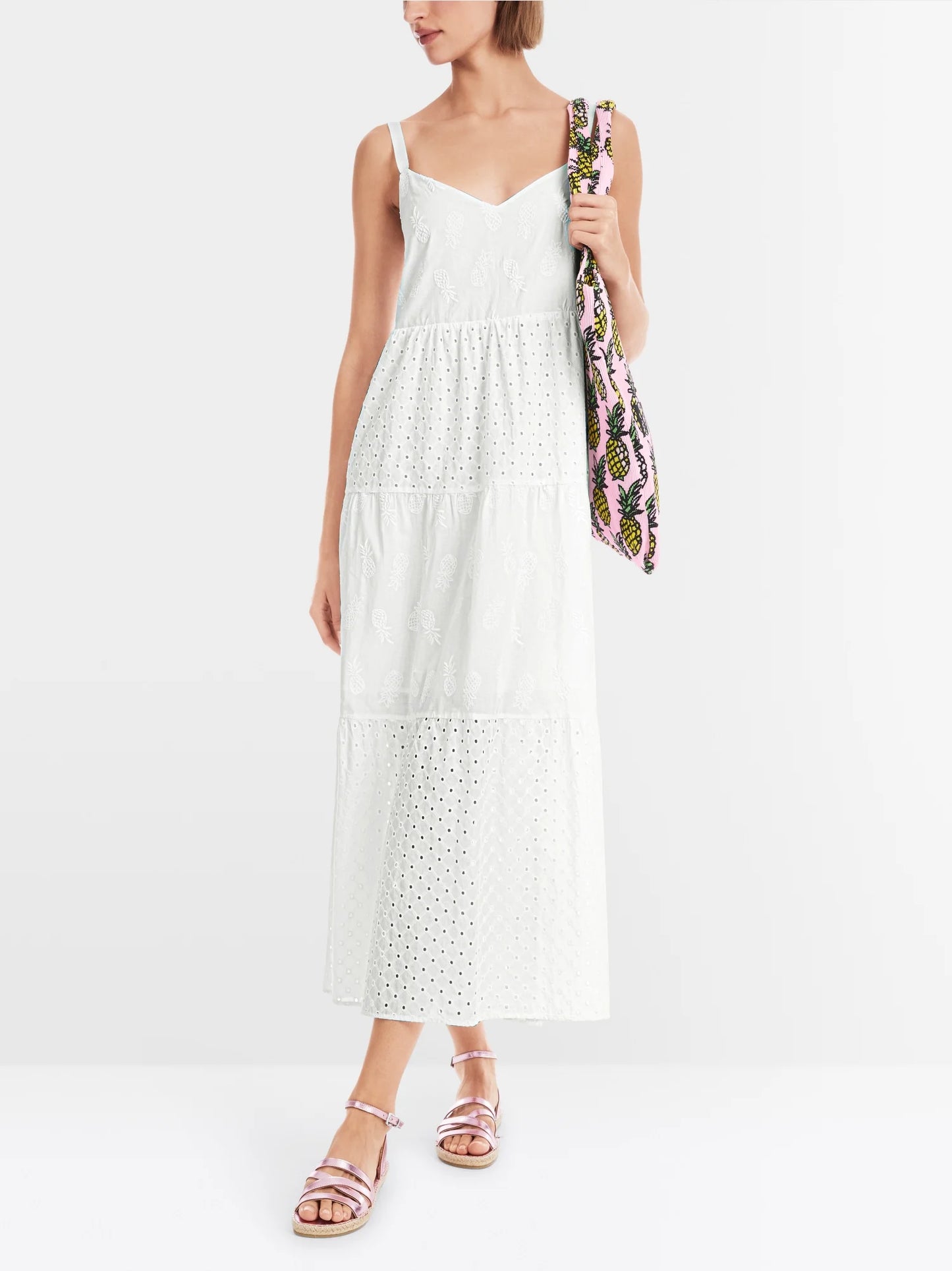 Strap dress with V-neck