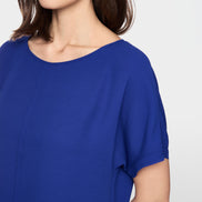 Loose-fitting flowing material blouse