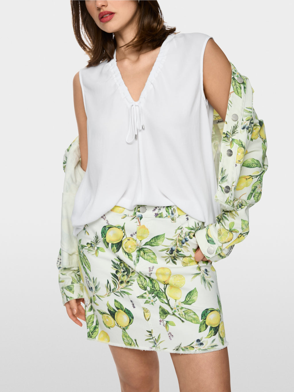 Vibrant top with pleating