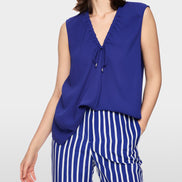Vibrant top with pleating