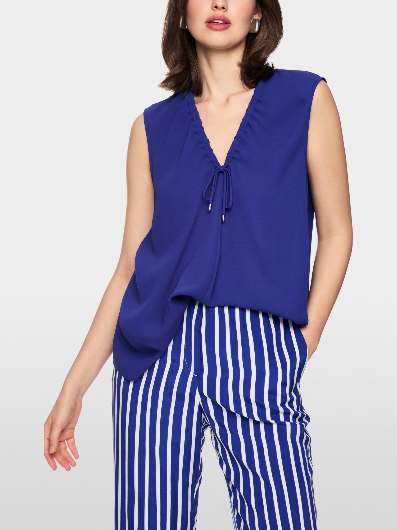 Vibrant top with pleating