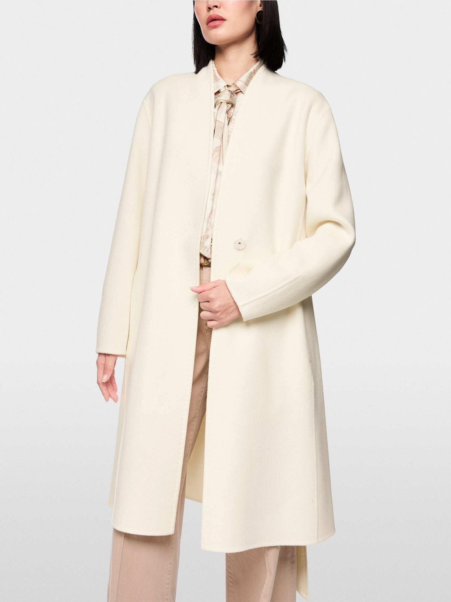 Elegant coat made of pure wool