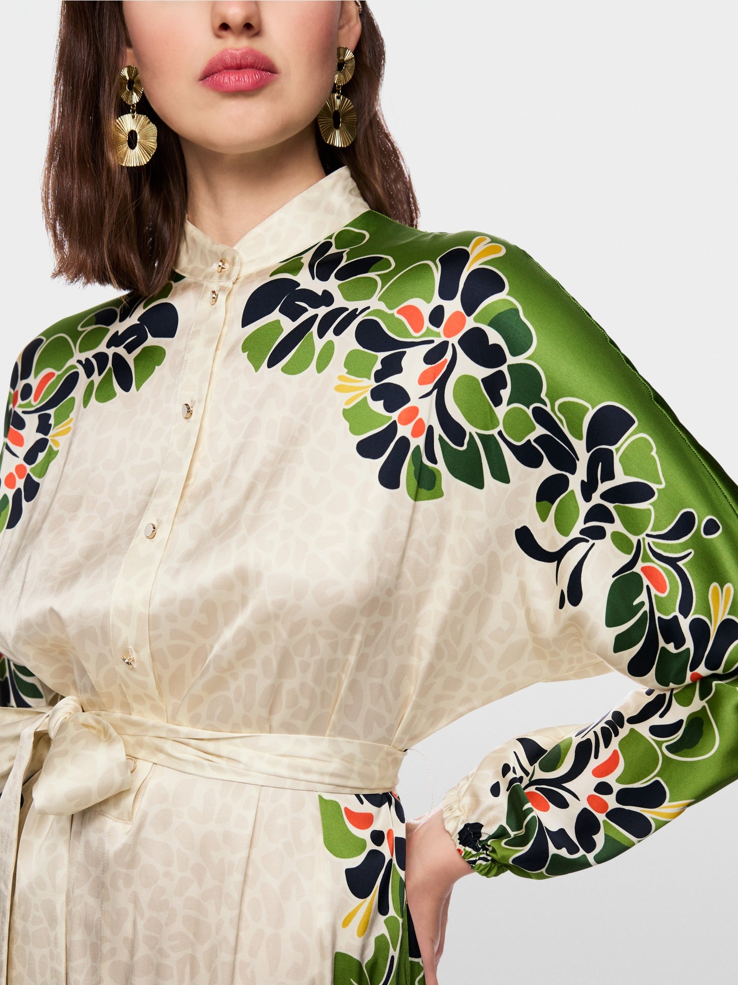 Maxi dress with stylized flowers