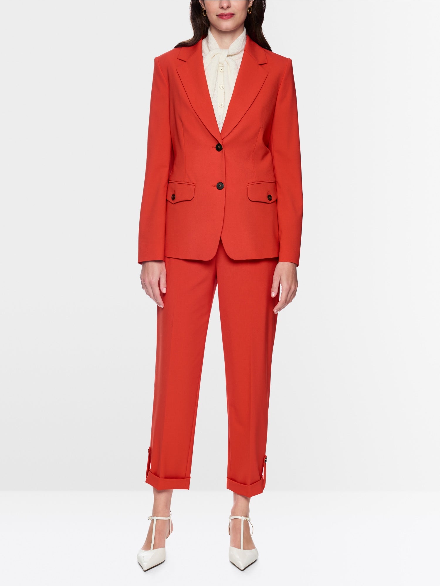 Fitted blazer with rounded hem