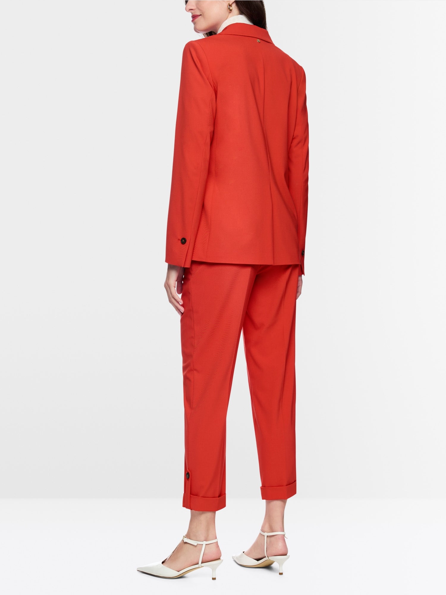 Fitted blazer with rounded hem