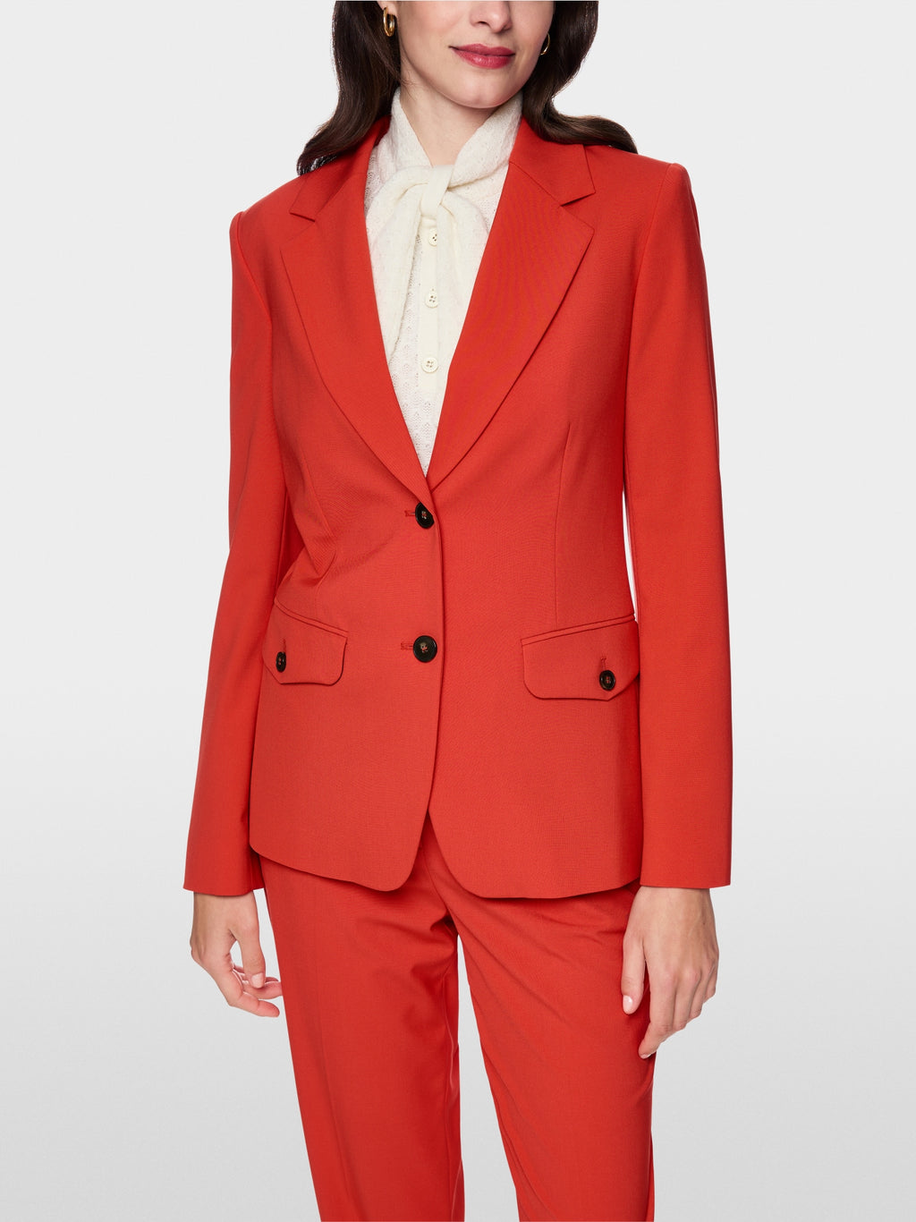 Fitted blazer with rounded hem