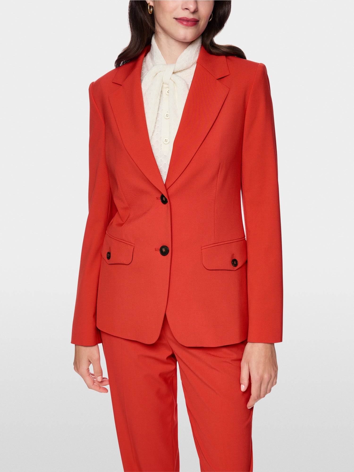 Fitted blazer with rounded hem