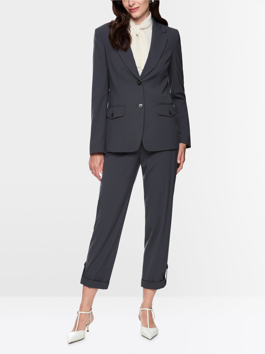 Fitted blazer with rounded hem