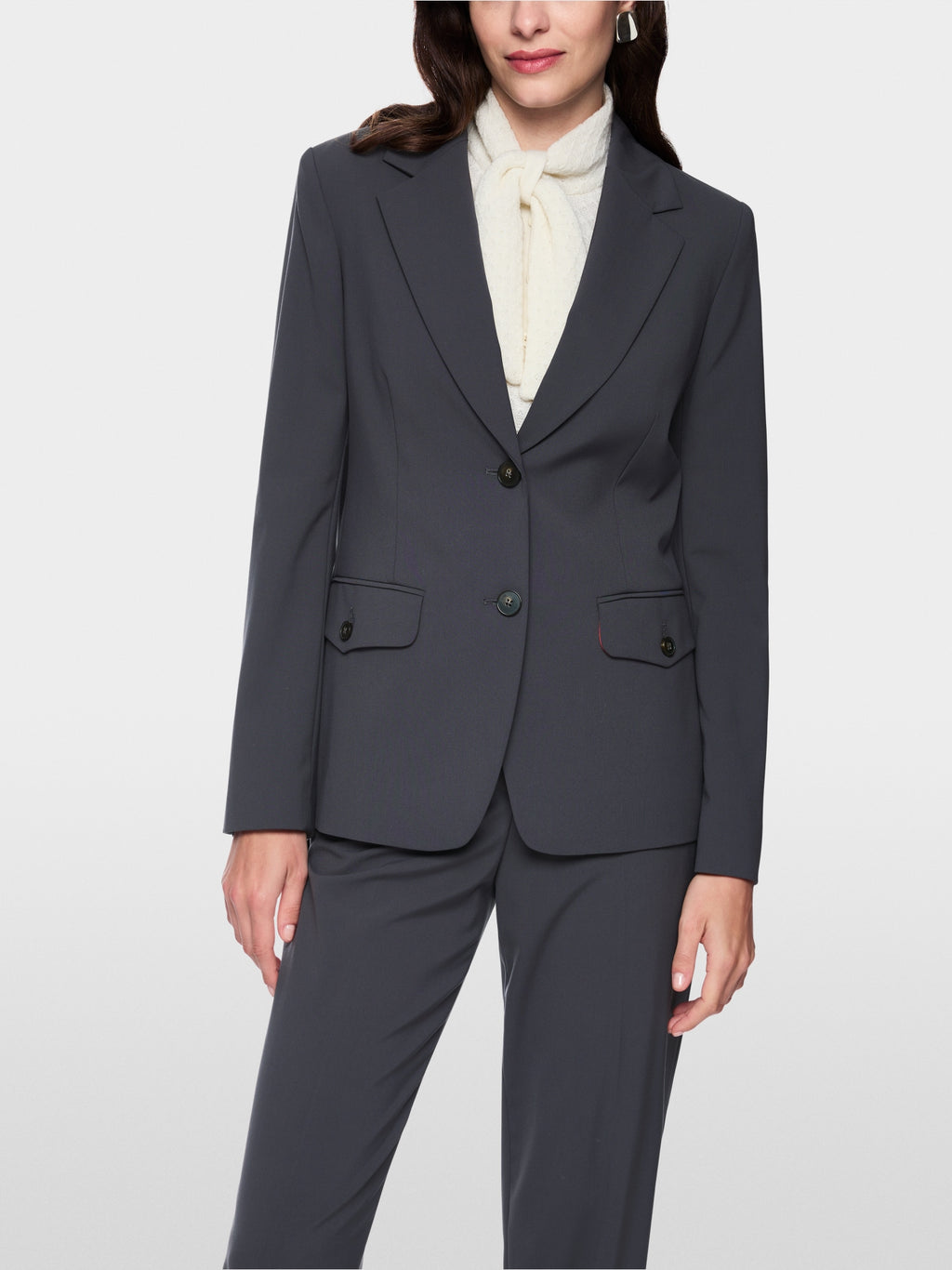 Fitted blazer with rounded hem