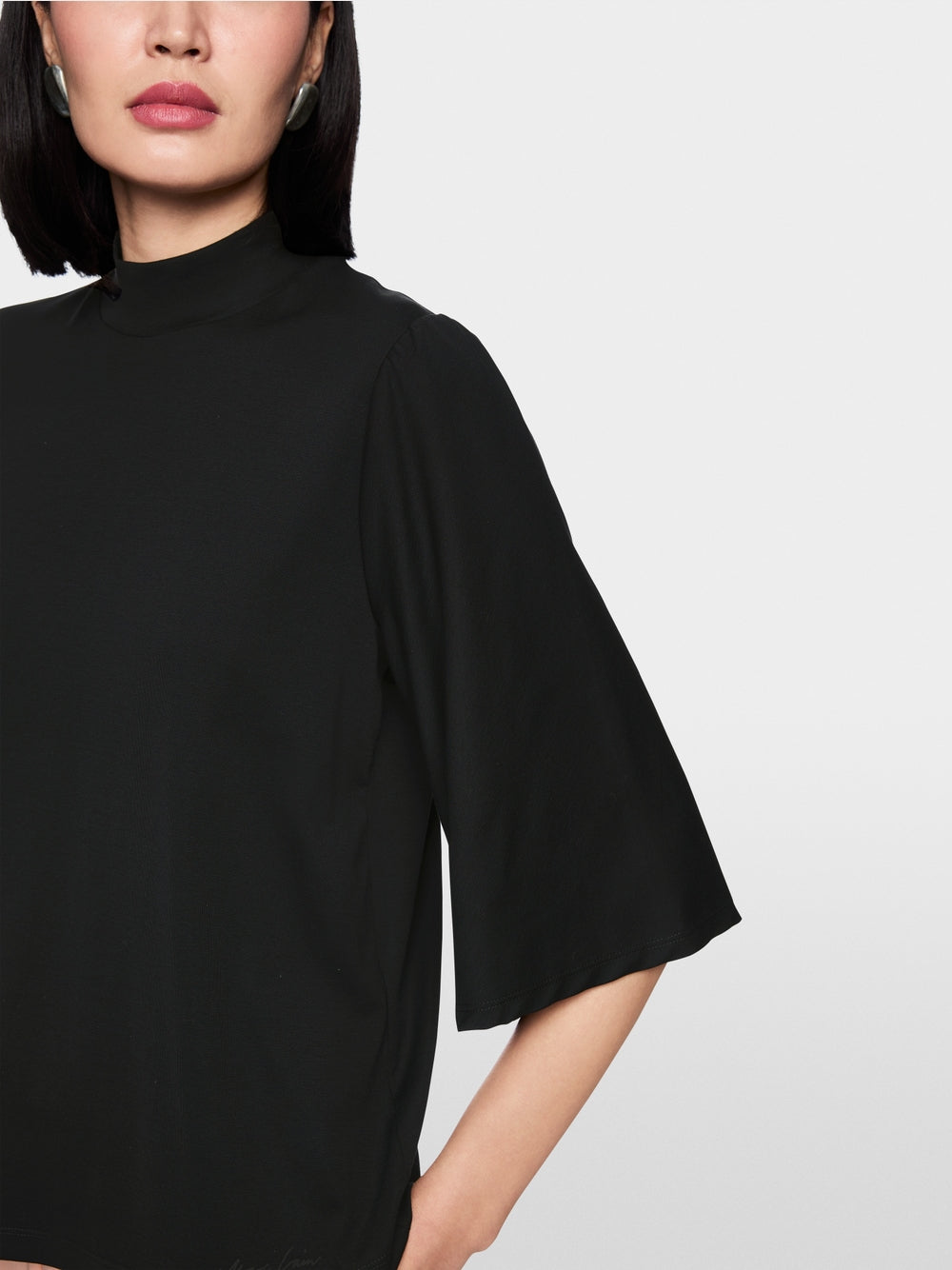 Loose-fit T-shirt with stand-up collar