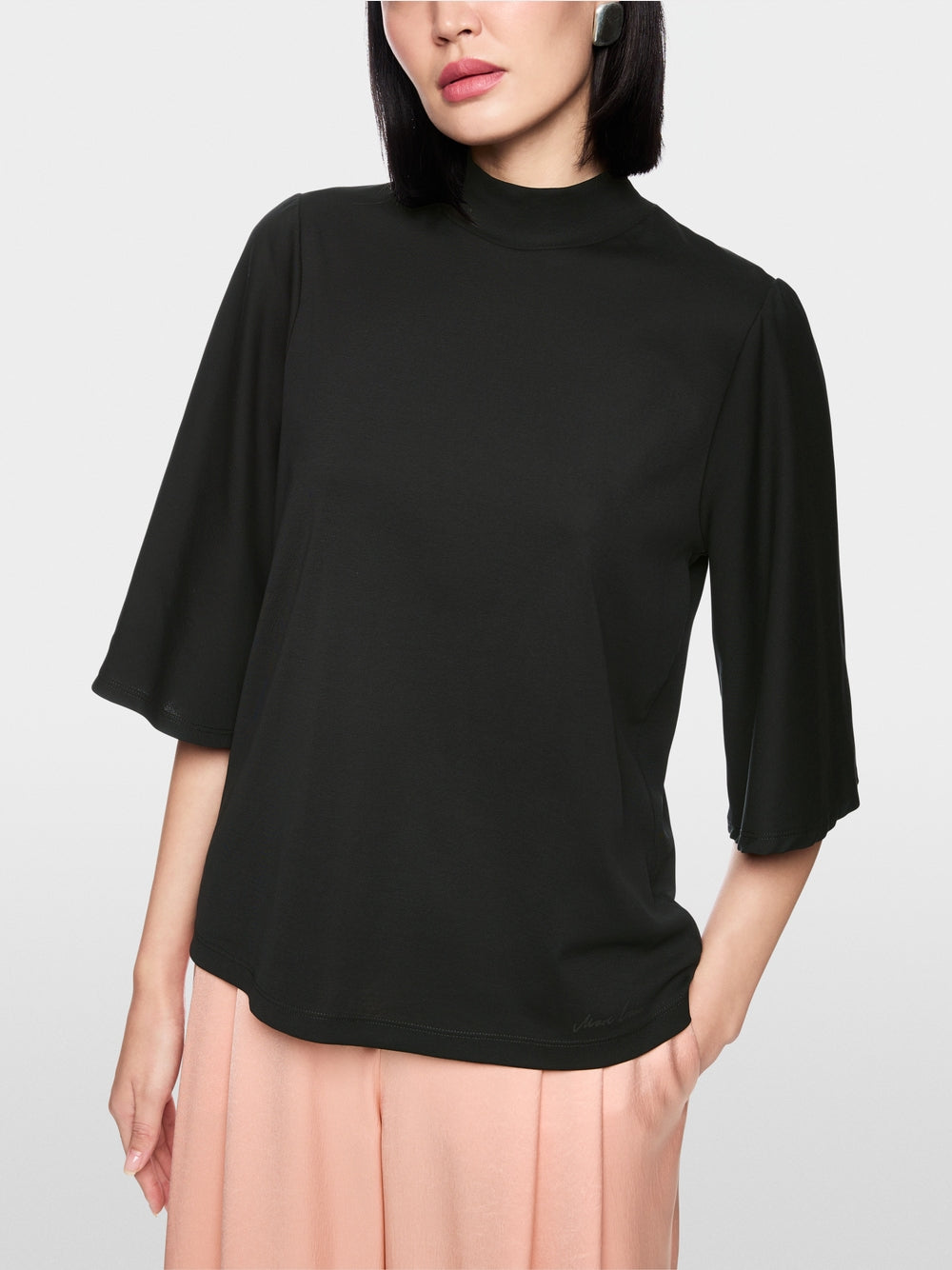 Loose-fit T-shirt with stand-up collar