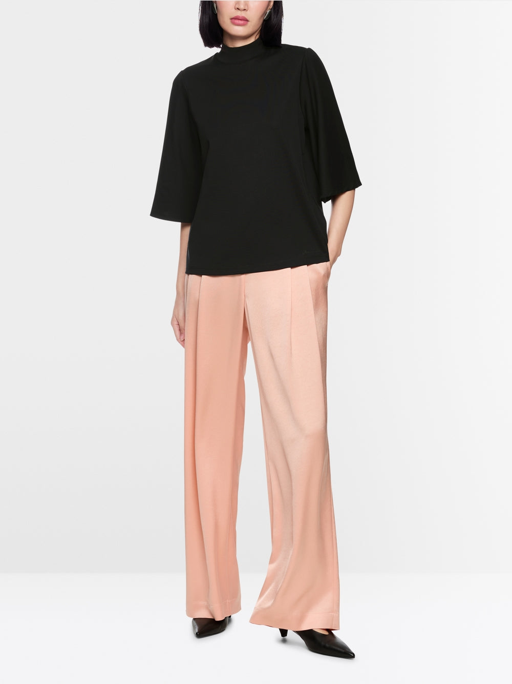 Loose-fit T-shirt with stand-up collar