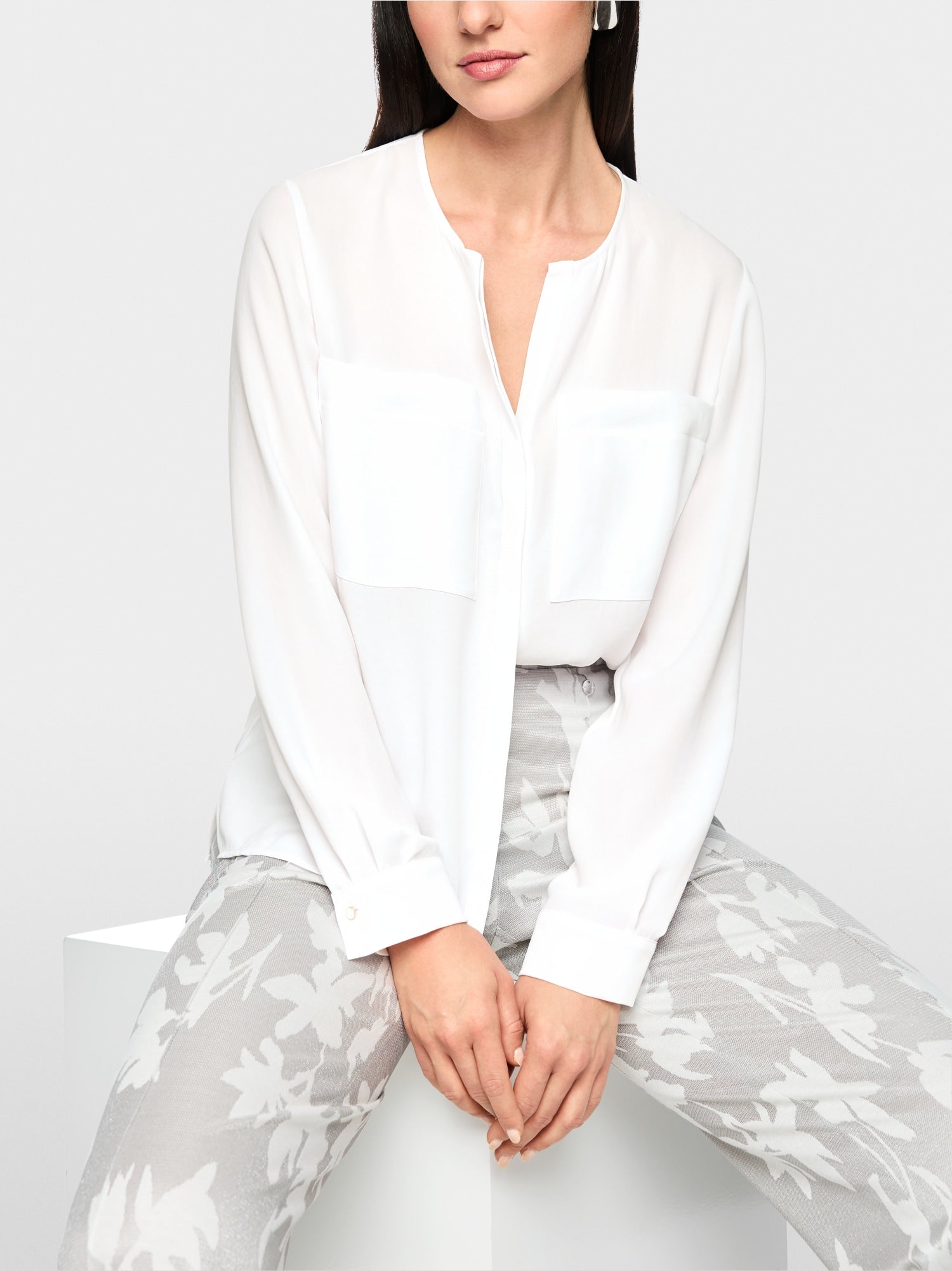 Casual blouse with concealed buttoning