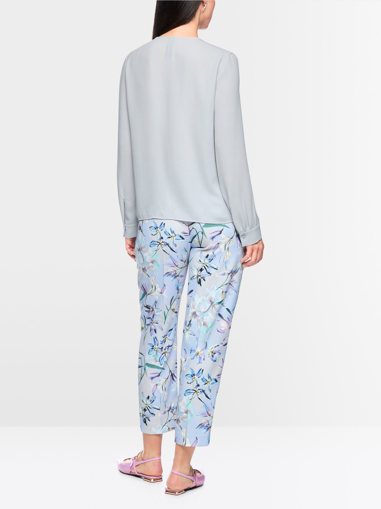 Casual blouse with concealed buttoning