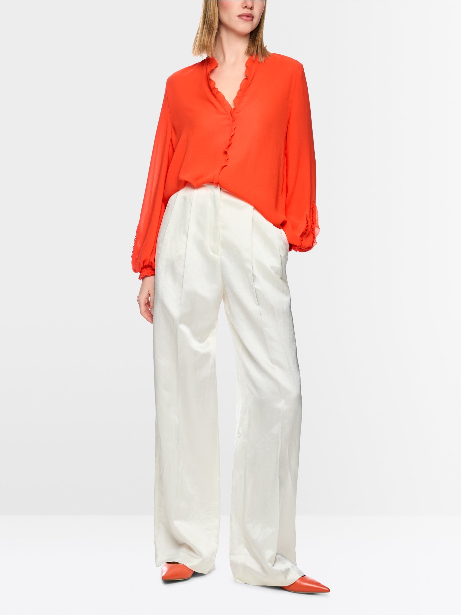 Feminine blouse with ruffle