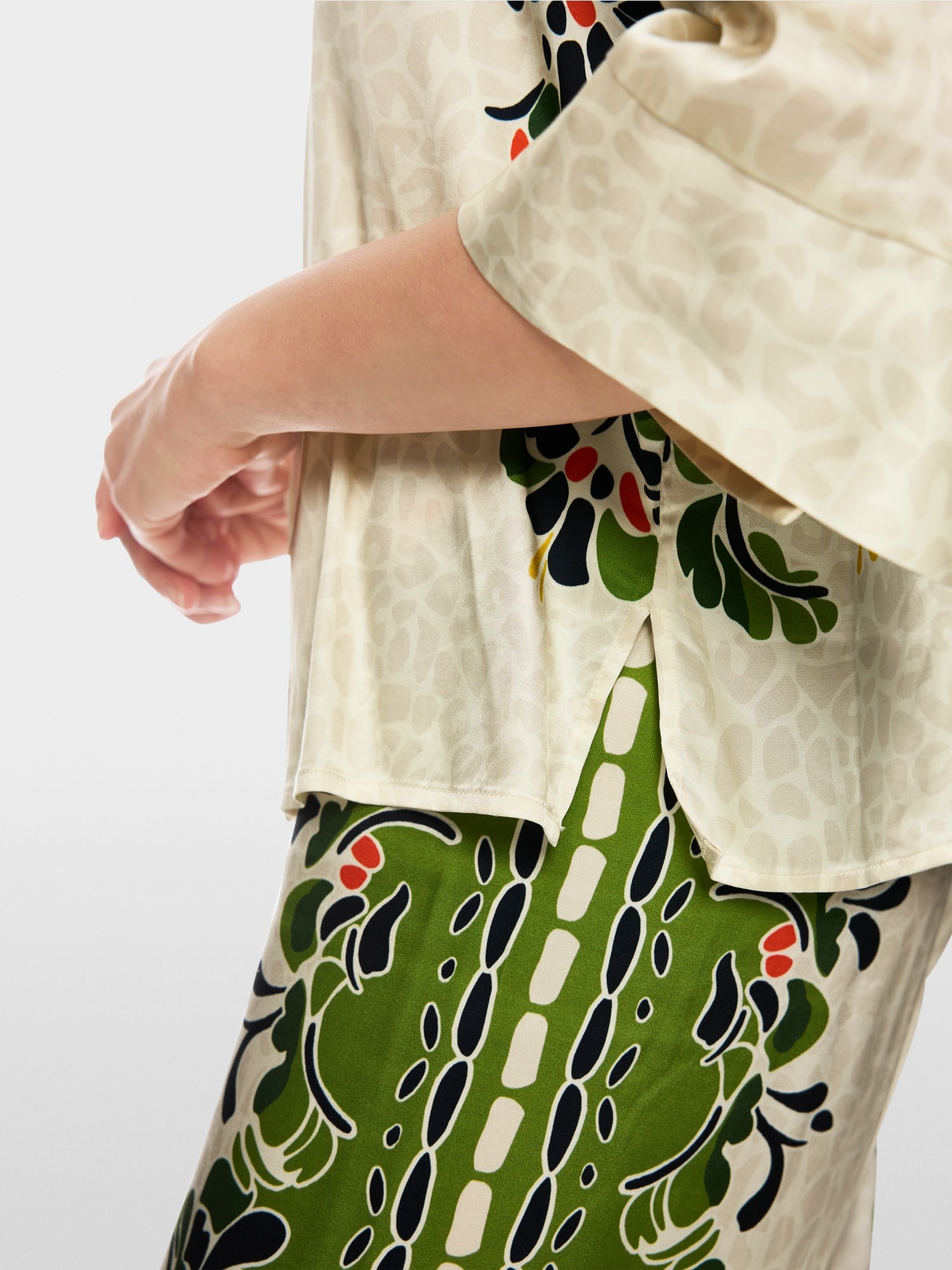 Blouse with leopard hibiscus print