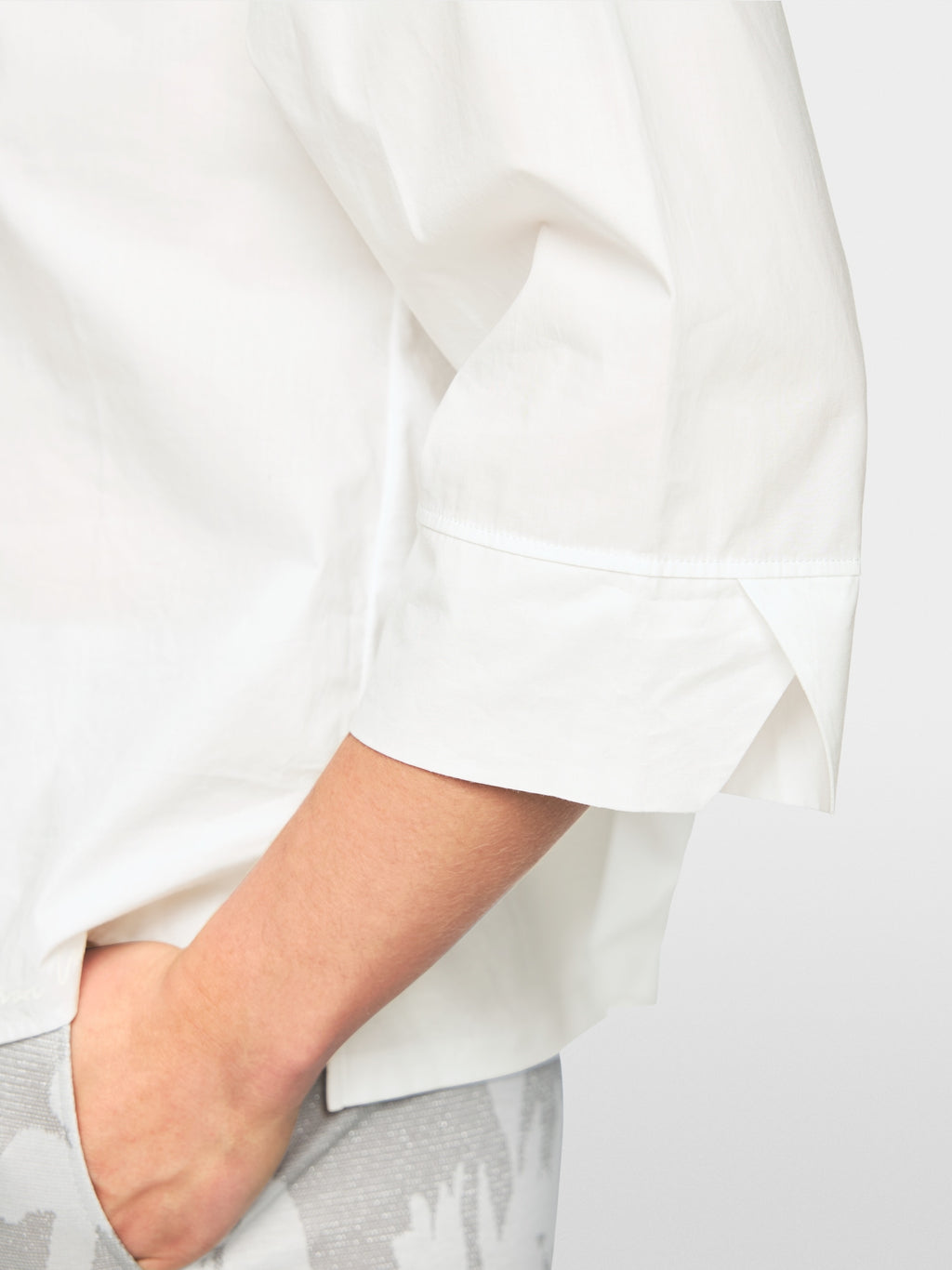 Blouse shirt with floral embroidery