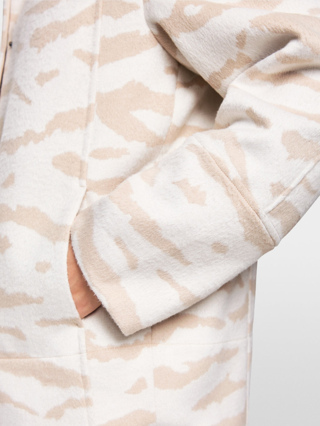 Shirt jacket with animal print