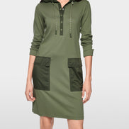 Sporty dress with hood