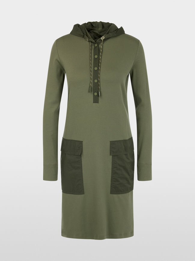 Sporty dress with hood