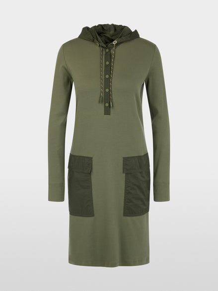 Sporty dress with hood
