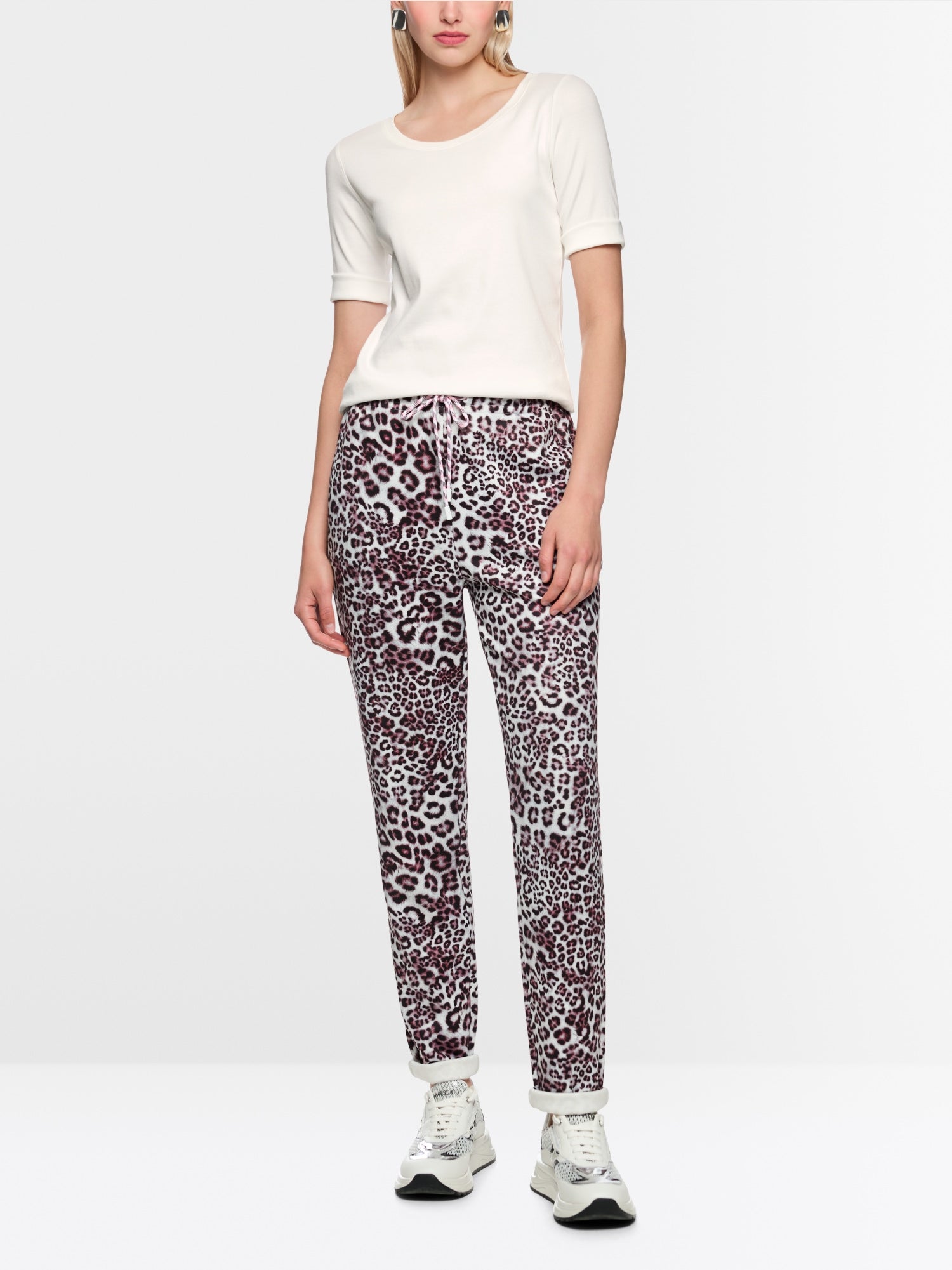 T-shirt with half-length sleeves