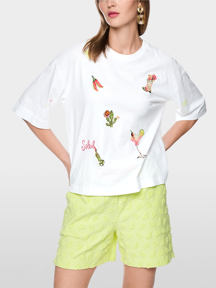 Shirt with 3/4 sleeves and patches