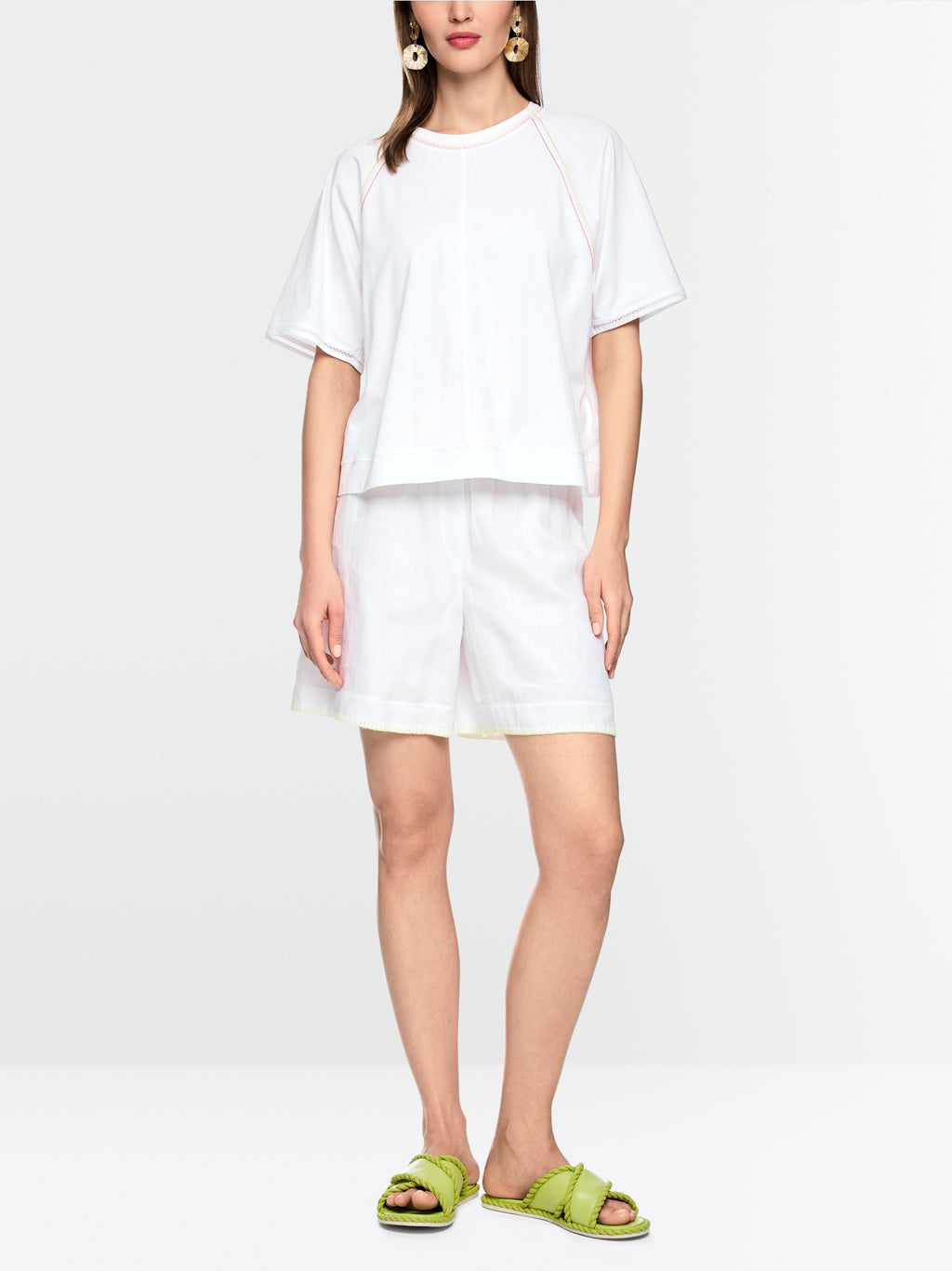 Casual T-shirt with raglan sleeves