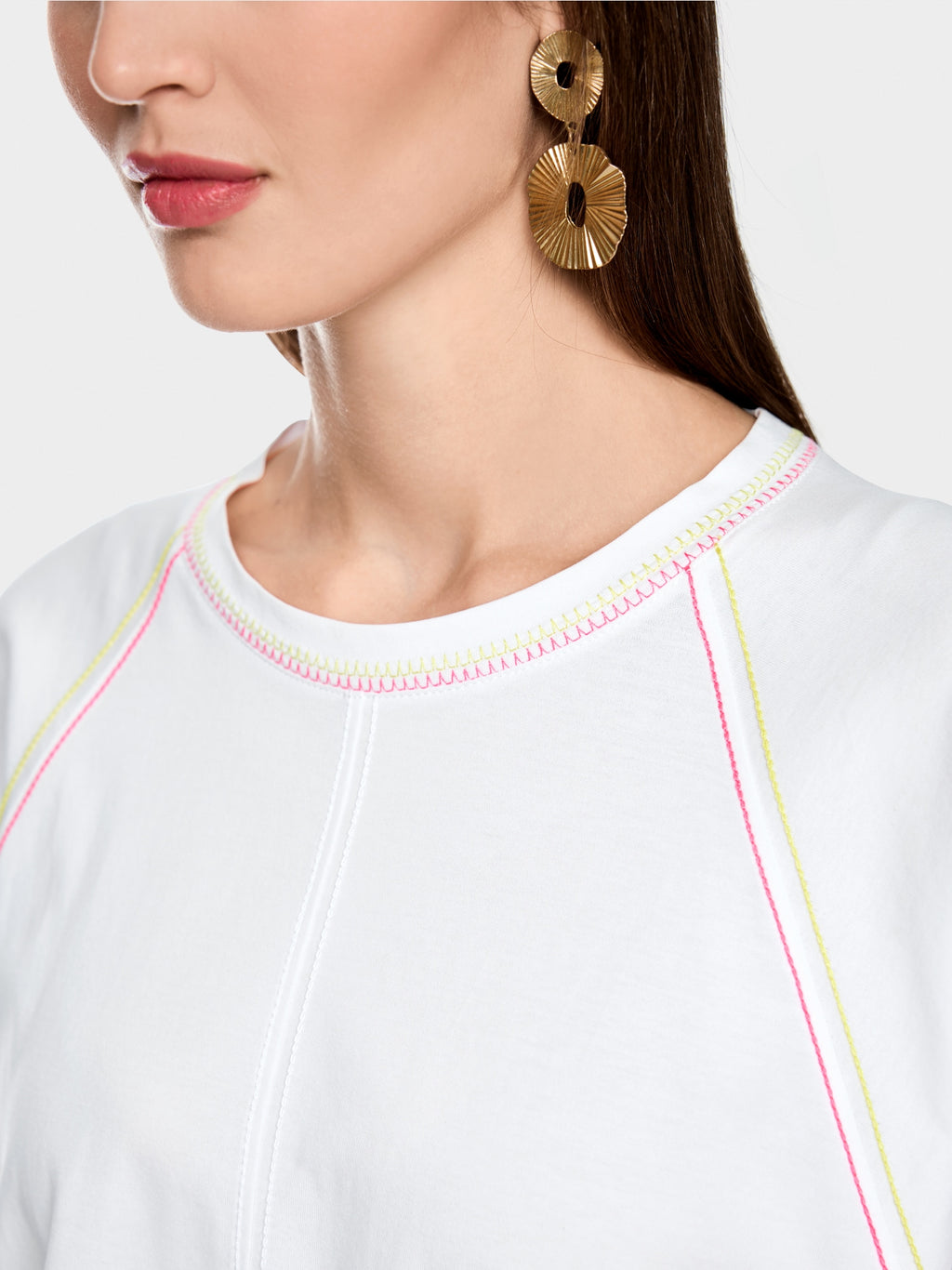 Casual T-shirt with raglan sleeves