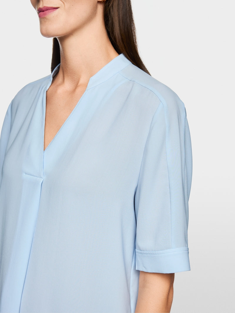 Short-sleeved blouse
