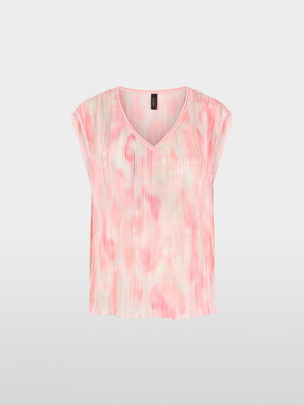 Sleeveless pleated blouse