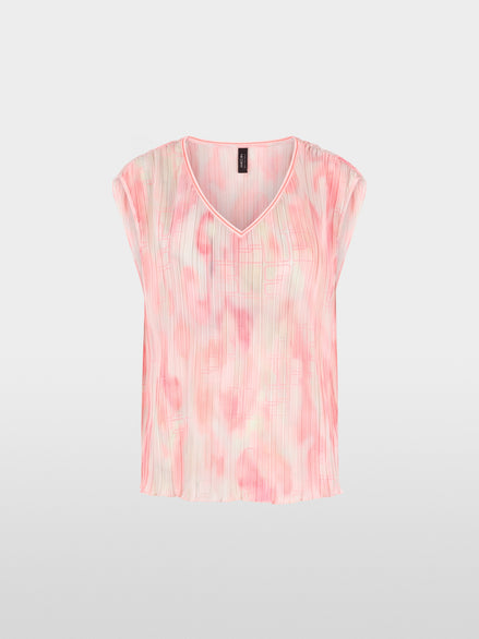 Sleeveless pleated blouse
