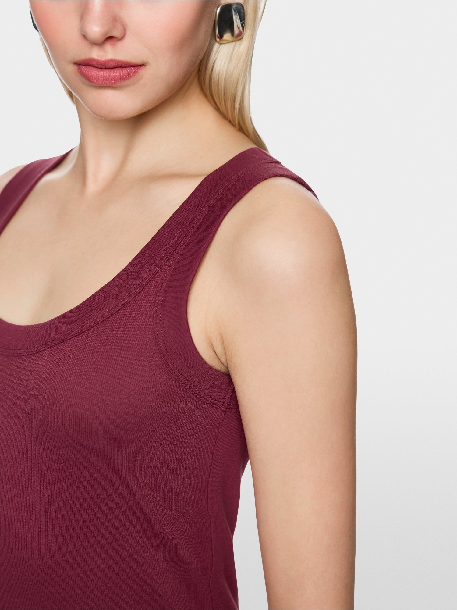 Basic top made from stretch cotton