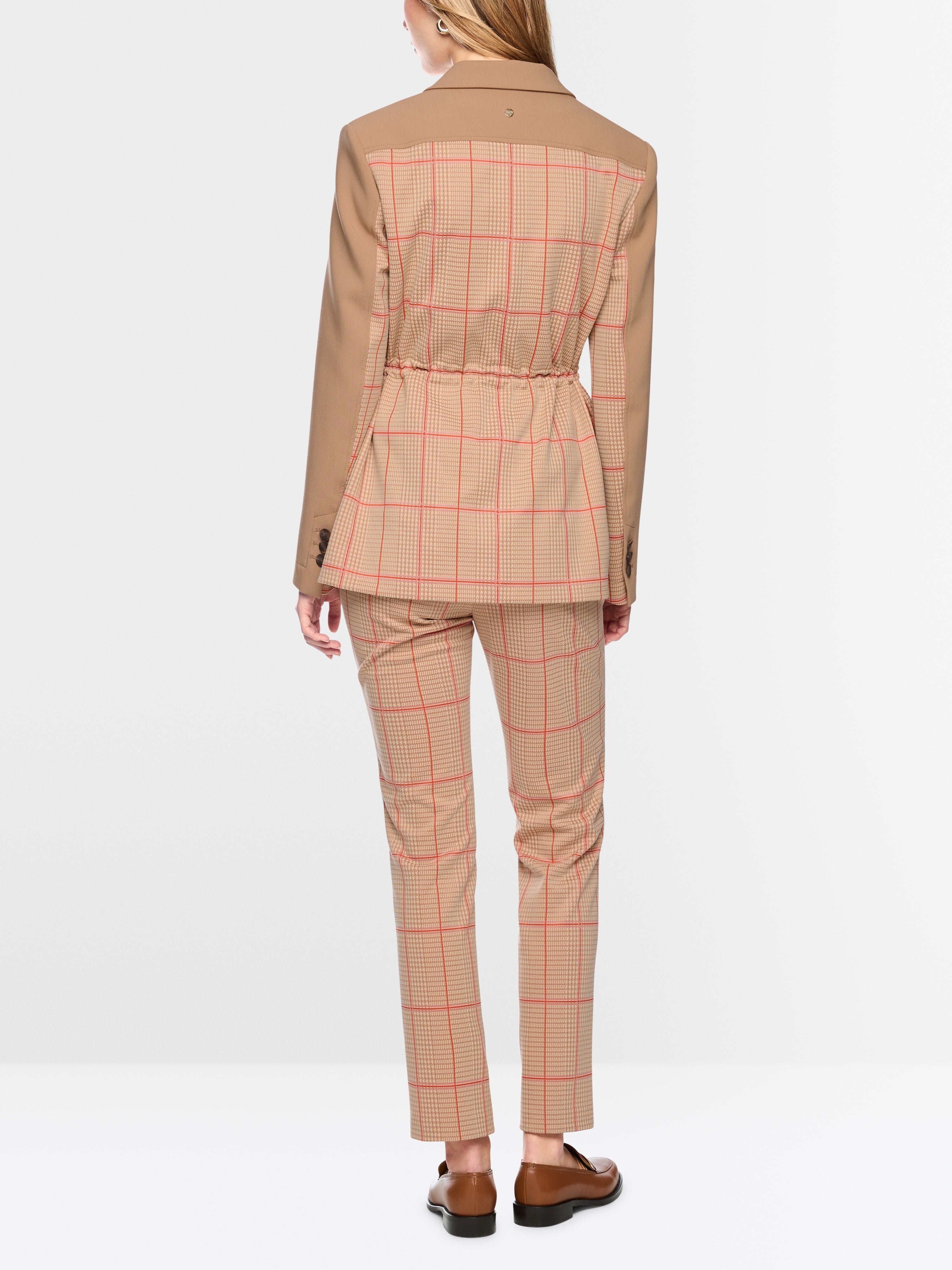 Two-button blazer with checked pattern