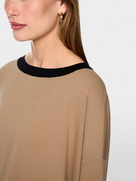 Oversized jumper with contrasting trim