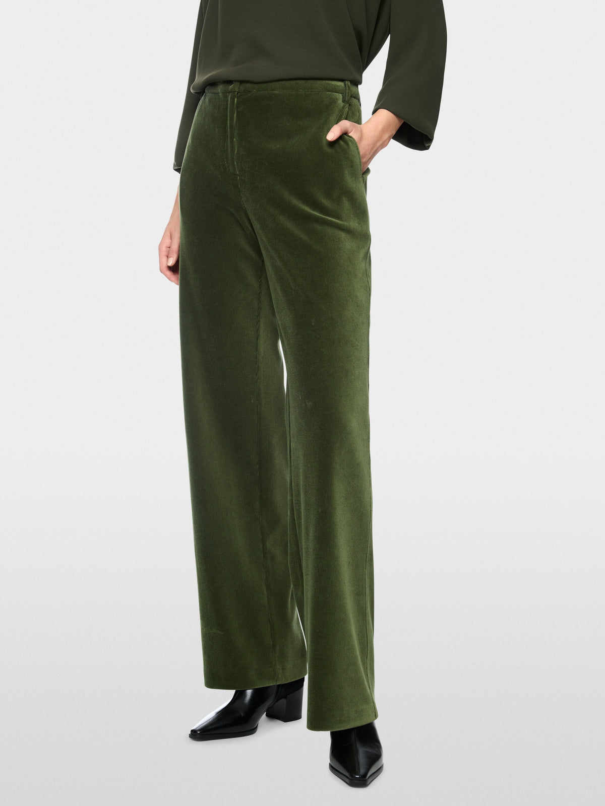 WUKARI fine corduroy trousers