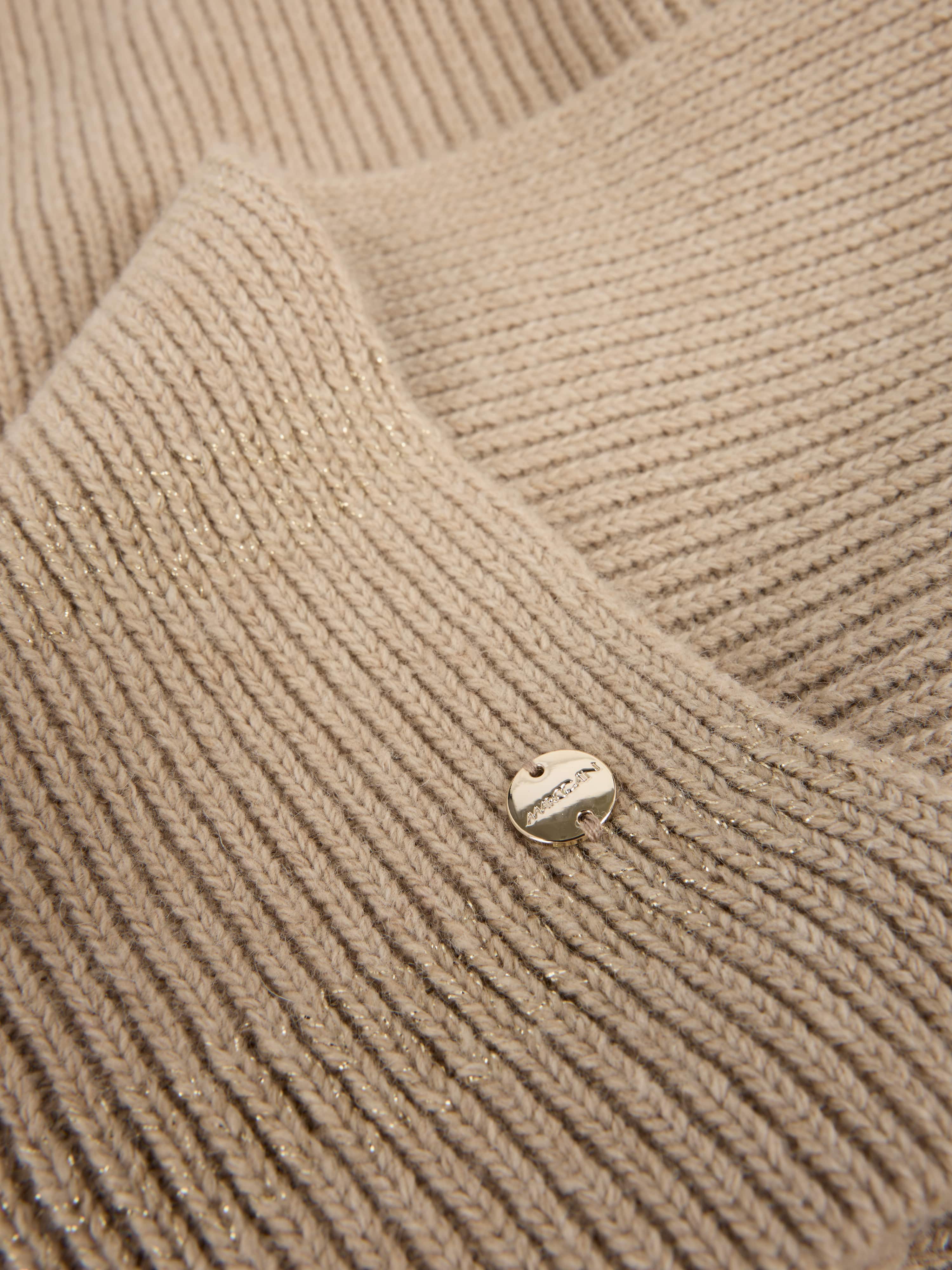 Ribbed scarf