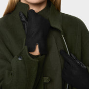 Fingerless gloves in materials blend