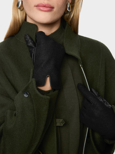 Fingerless gloves in materials blend