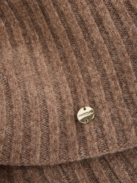 Knitted hat in a ribbed design