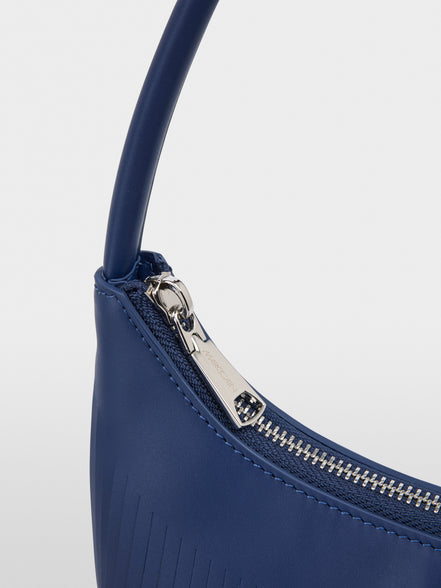 Shoulder bag with fringes