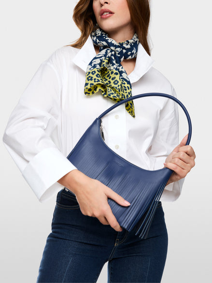 Shoulder bag with fringes