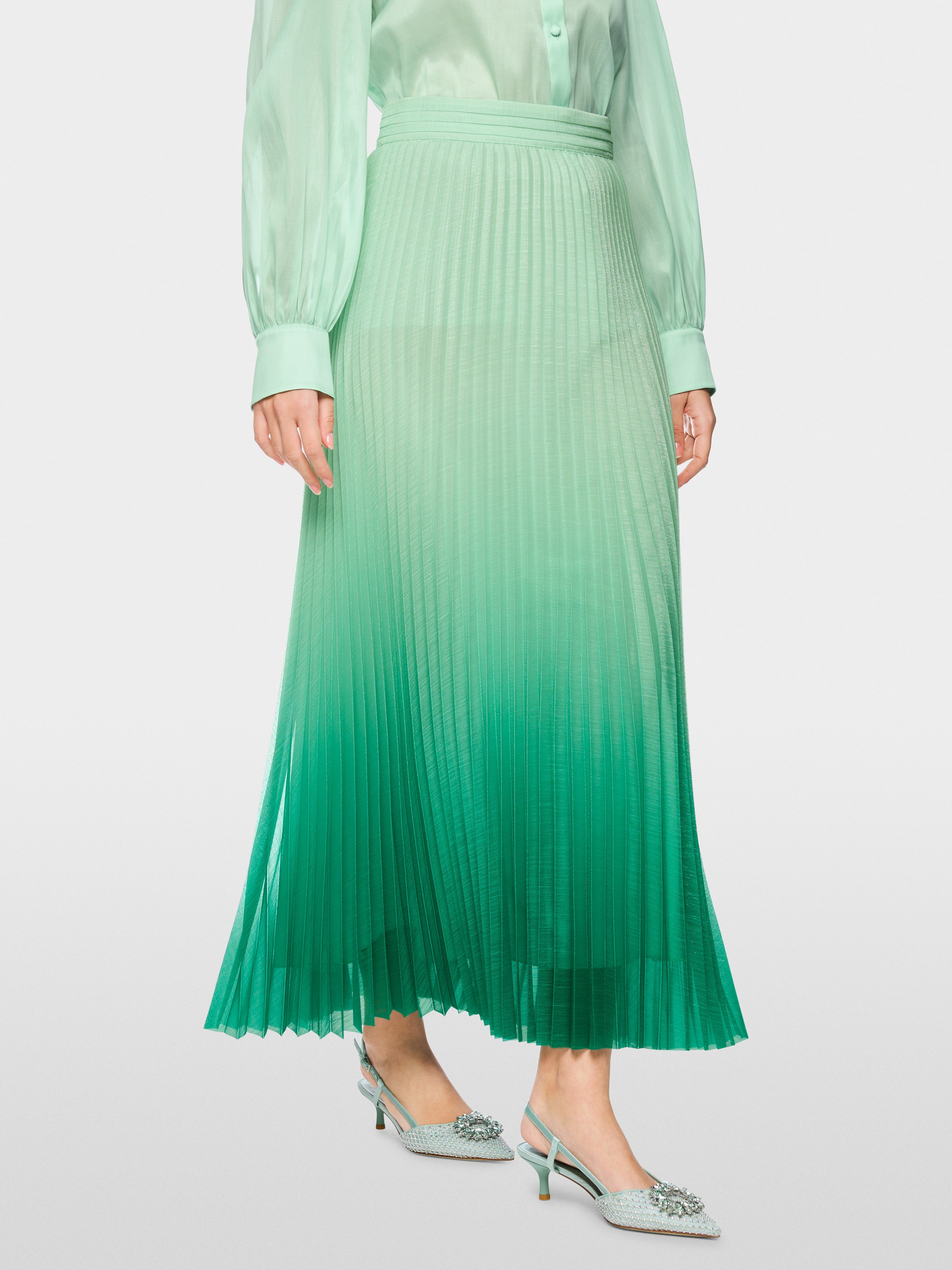 Pleated skirt with colour gradient
