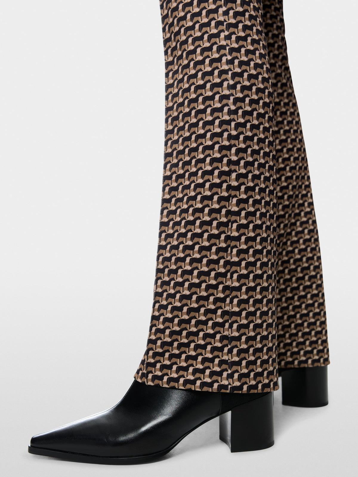 FREDERICA trousers in a feminine fit