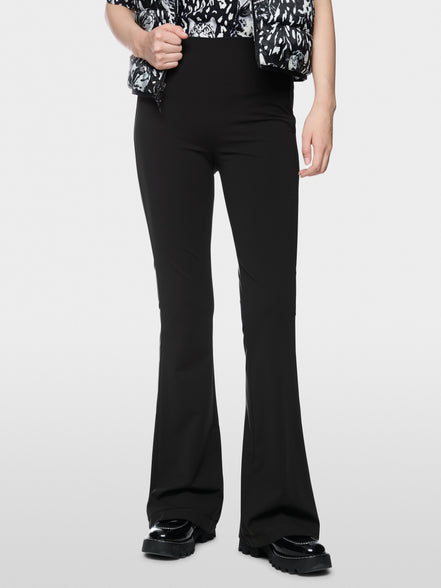 FRENDA trousers in a feminine fit
