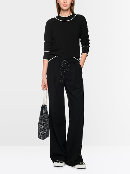 Knitted jumper with contrasting trim