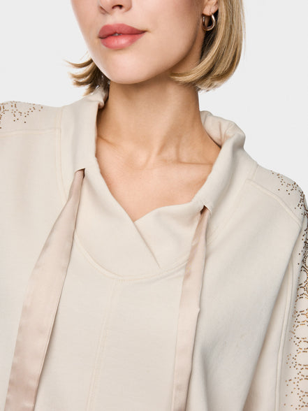 Oversized sweatshirt with hotfix stones