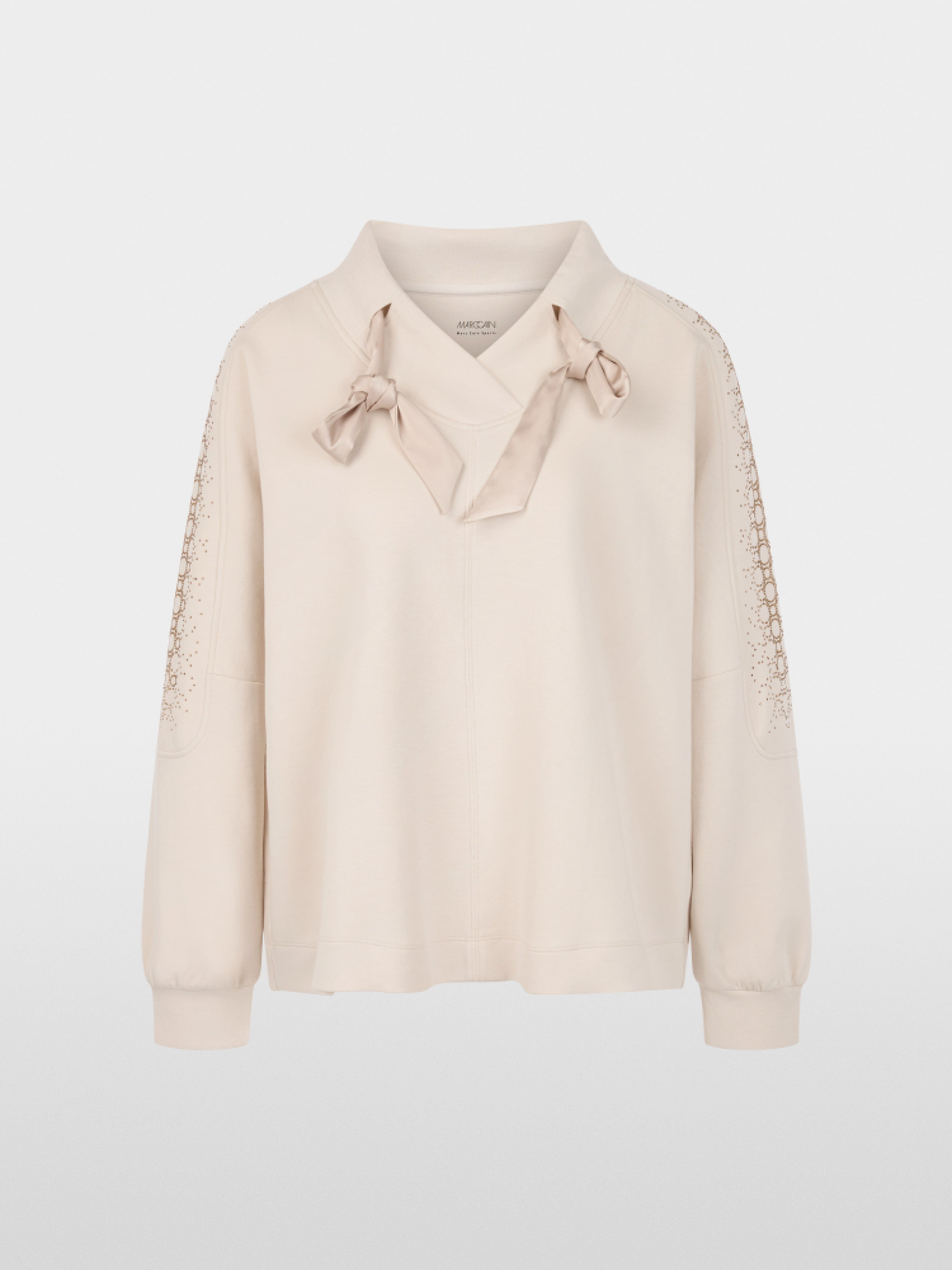 Oversized sweatshirt with hotfix stones