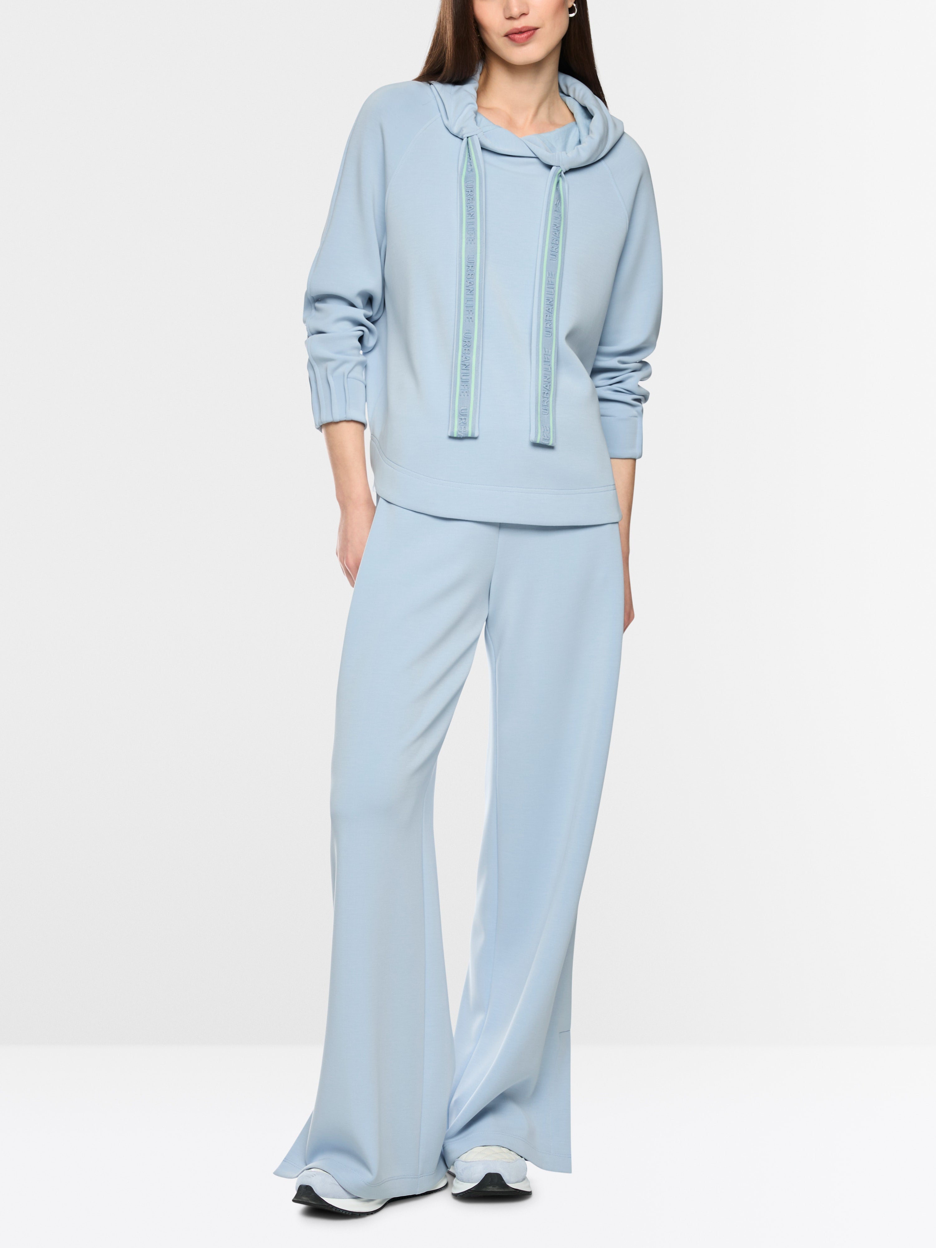 Sporty sweatshirt