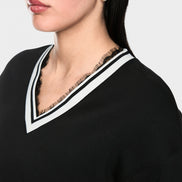 Sweatshirt with delicate lace details